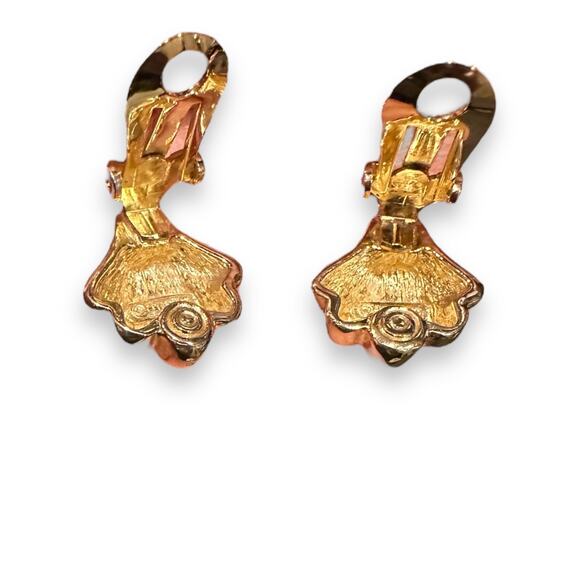 Christian Dior Vintage Enamel Goldtone Palm Shell Clip on Earrings - Picture 4 of 11